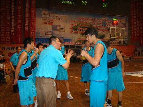 牵制 牵制